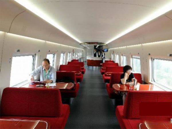 dining cars on high-speed train