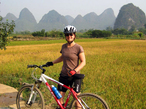 Ride a bicycle in Yangshuo countryside