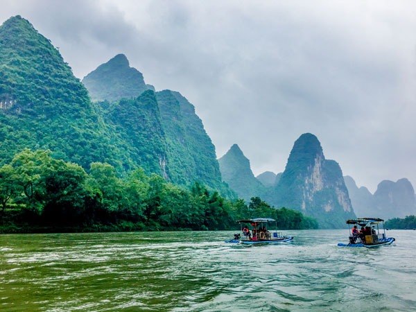 Enjoy the misty Chinese ink painting - Guilin Li River