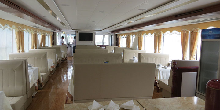 Li River Cruise Boat