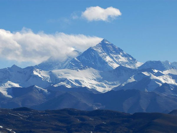 Banner Cloud floating above Mount Everest