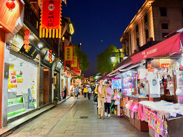 Top 5 Famous Food Streets in Hangzhou